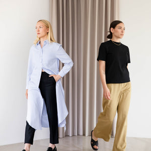 Two models walking to the caption "No catwalk"