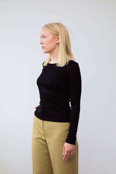 Sustainable top longsleeve tencel lyocell black front #color_black