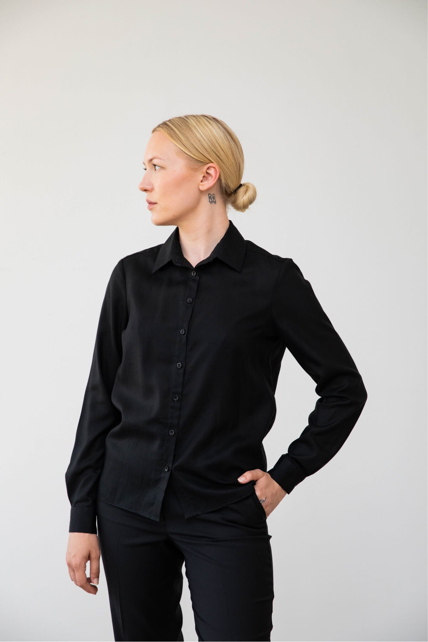 Classic women's shirt black front #color_black