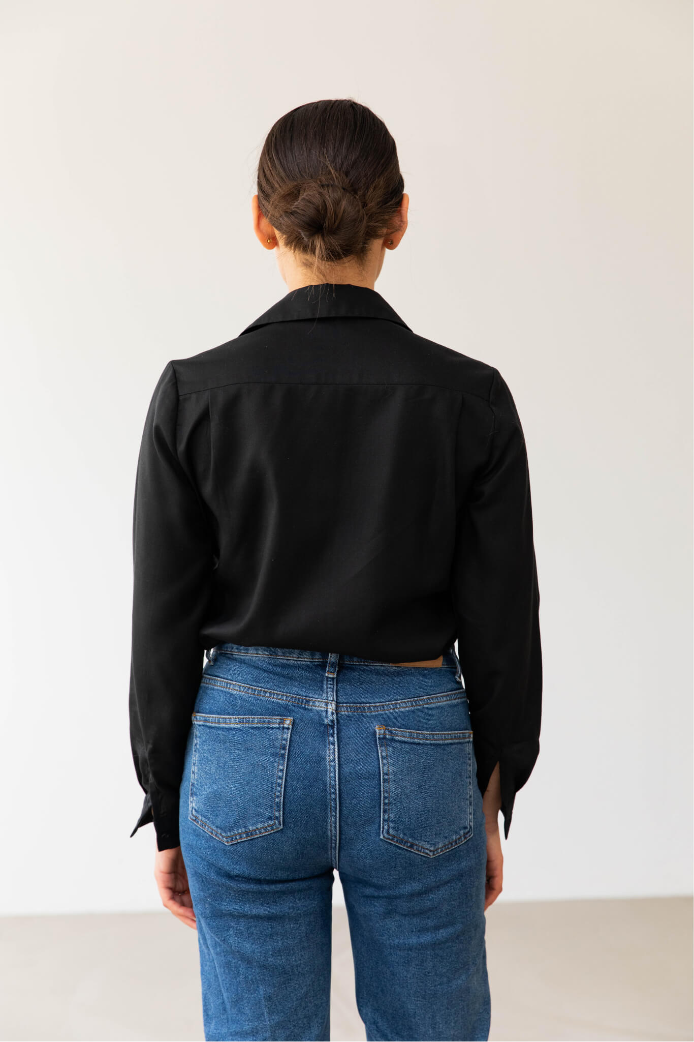 Classic women's shirt black back #color_black