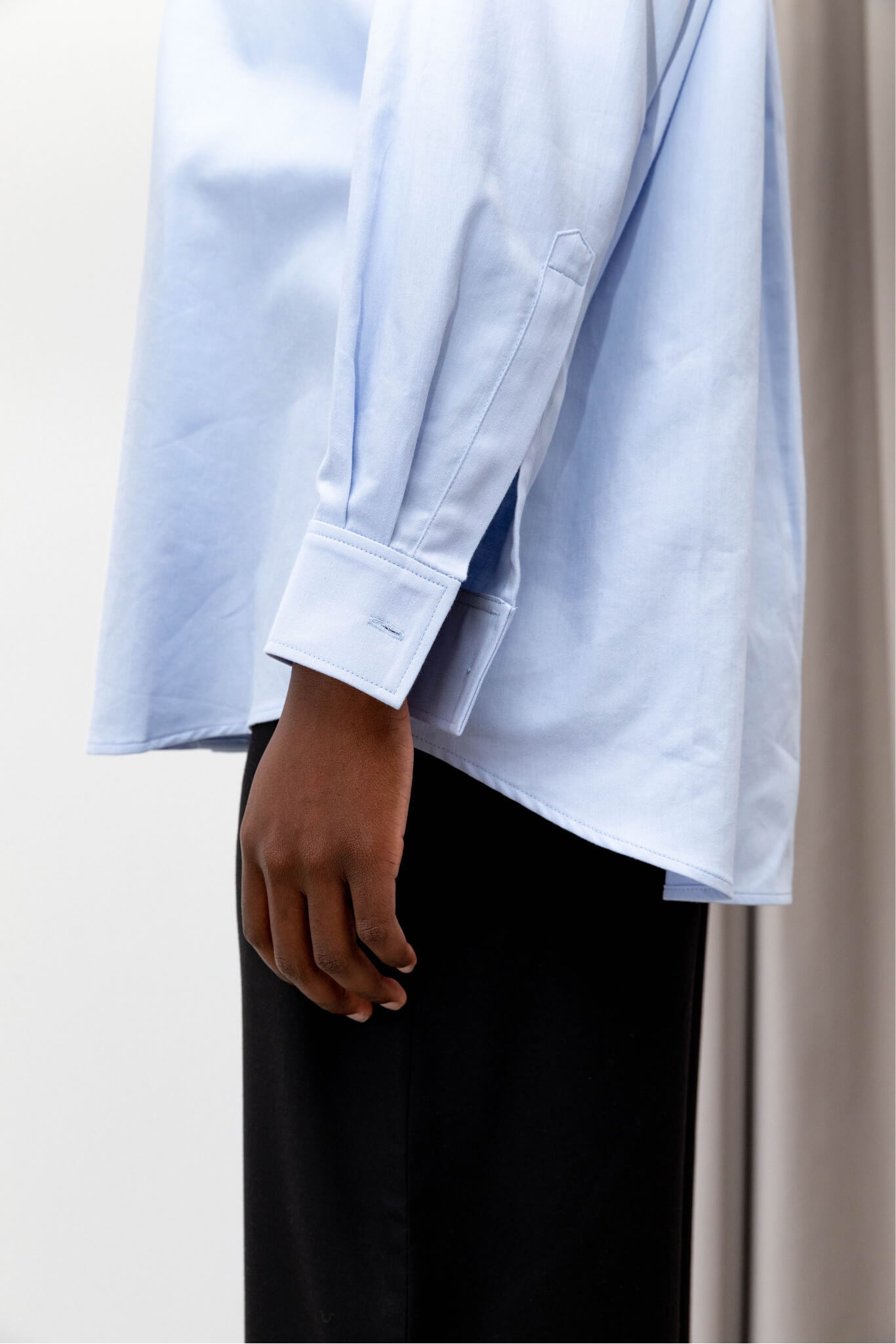 Oversized shirt organic cotton cuff details #color_light-blue