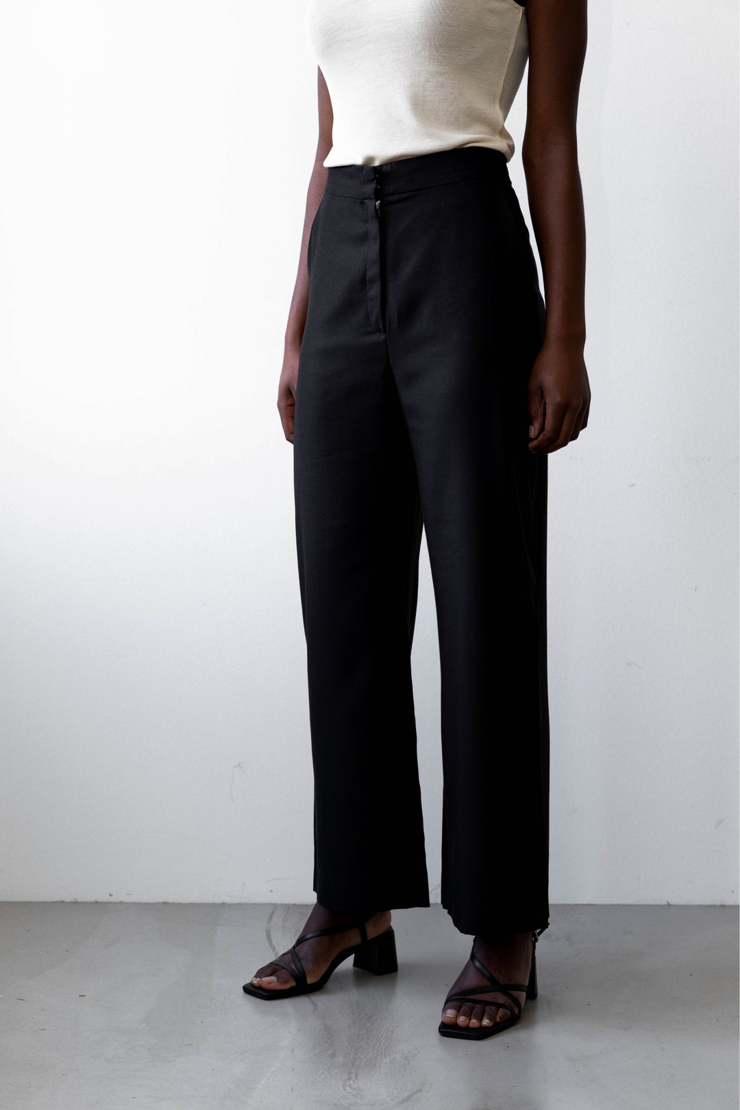 Wide leg pants in black, TENCEL™ Refibra – Jorded