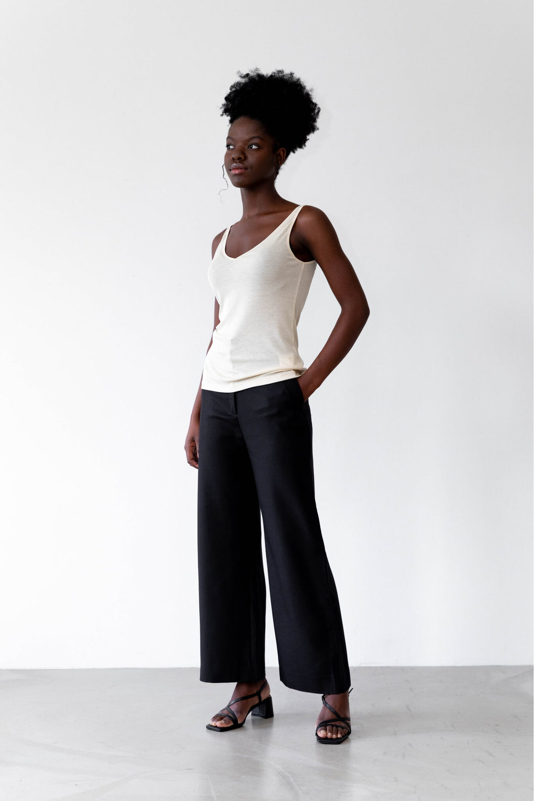 レッグウェア LGB LEG/LG BLACK RAYON CASHMERE Wide leg pants in black, TENCEL™ Refibra – Jorded